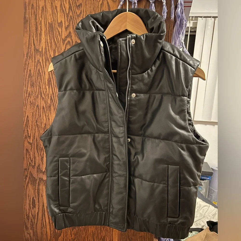 Quince 100% Black Leather Puffer Vest - Picture 5 of 8
